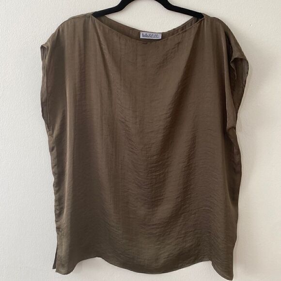 tutu & lili Tops - tutu & lili blouse brown short sleeve small polyester
